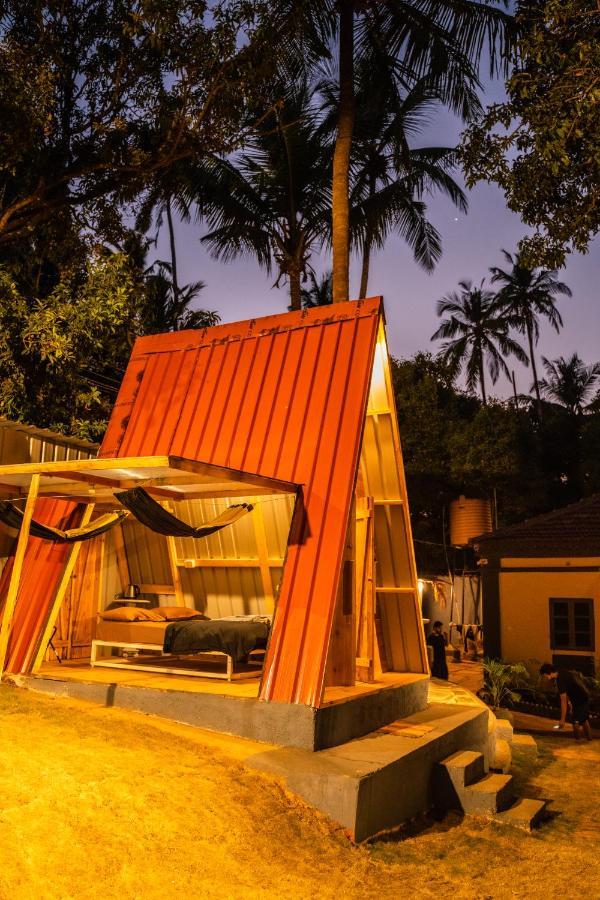 The Hosteller Goa, Анжуна Экстерьер фото