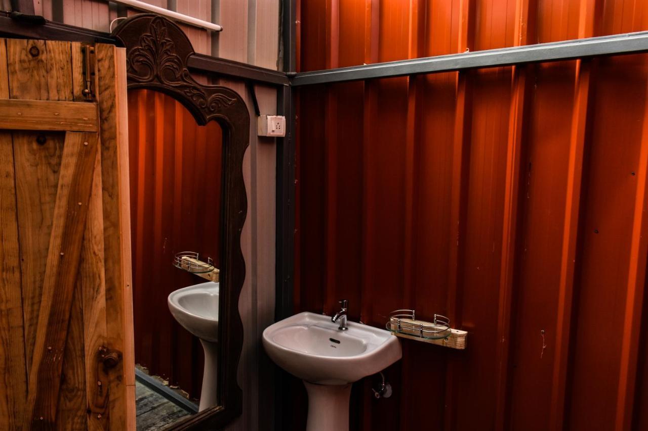 The Hosteller Goa, Анжуна Экстерьер фото