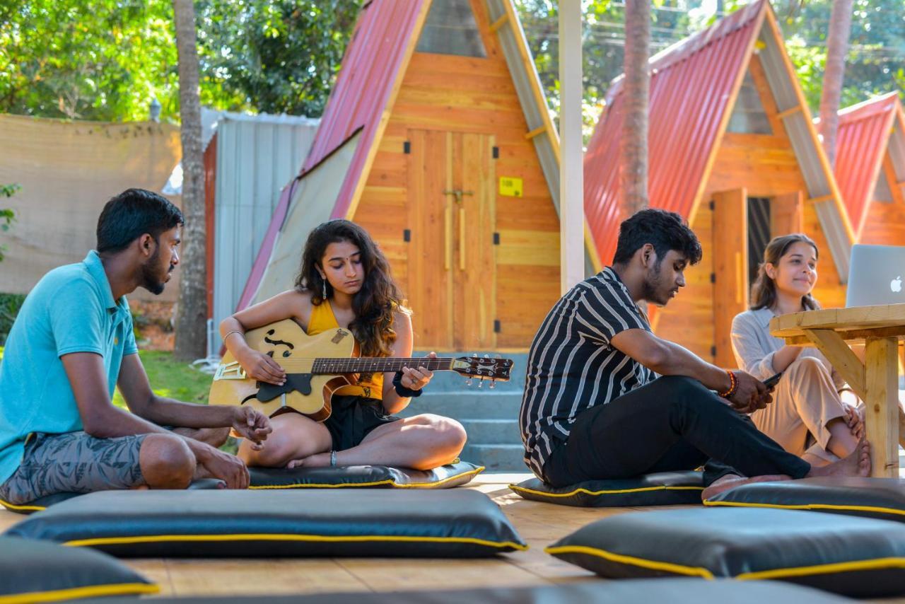 The Hosteller Goa, Анжуна Экстерьер фото